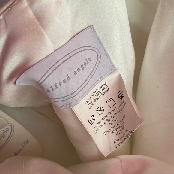 Alfred Angelo Wedding Gown - Picture 3 of 12